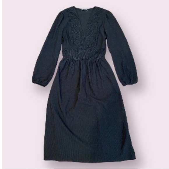 Zara A-Line Pilgrim Black v Neck Midi Dress Small
ZARA - Picture 6 of 8